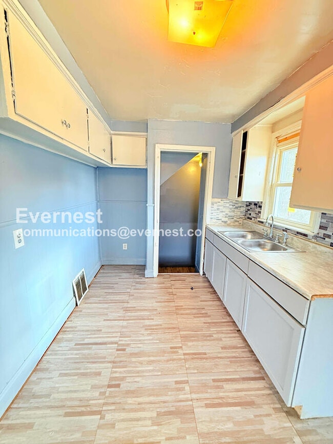 Photo - 18640 Sherwood St