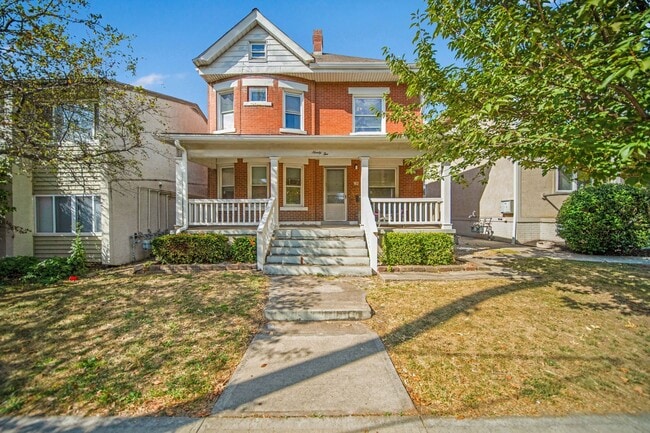 Building Photo - Massive 10 Bedroom Newly Renovated House P...