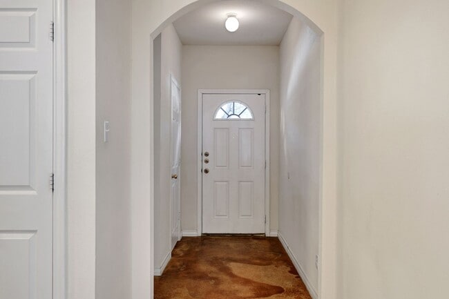 Photo - 7823 Kingsbury Wood Unit 4