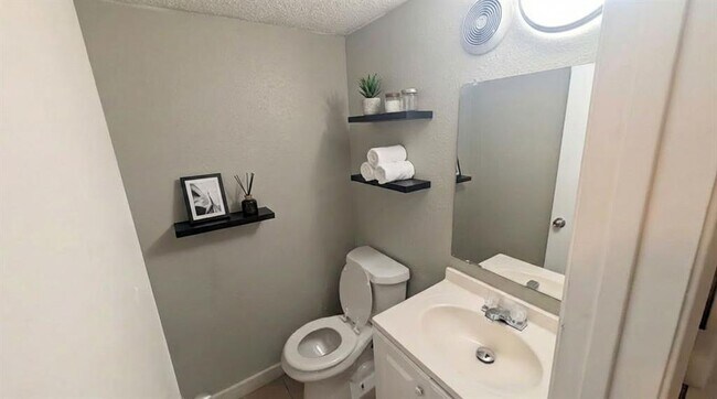 Photo - 1711 Burton Dr