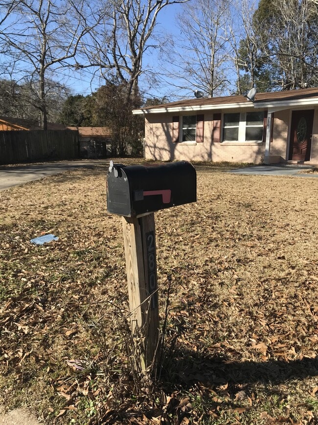 Photo - 2801 Woodlawn Ave