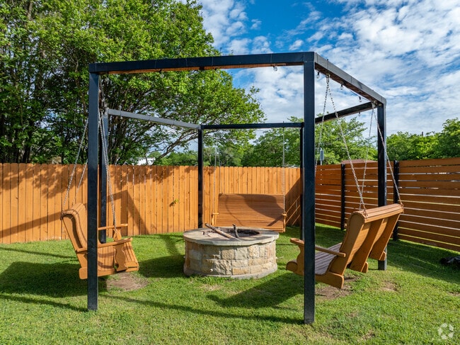 Swing Lounge & Fire Pit