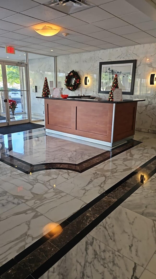 Building Photo - 3000 E Sunrise Blvd