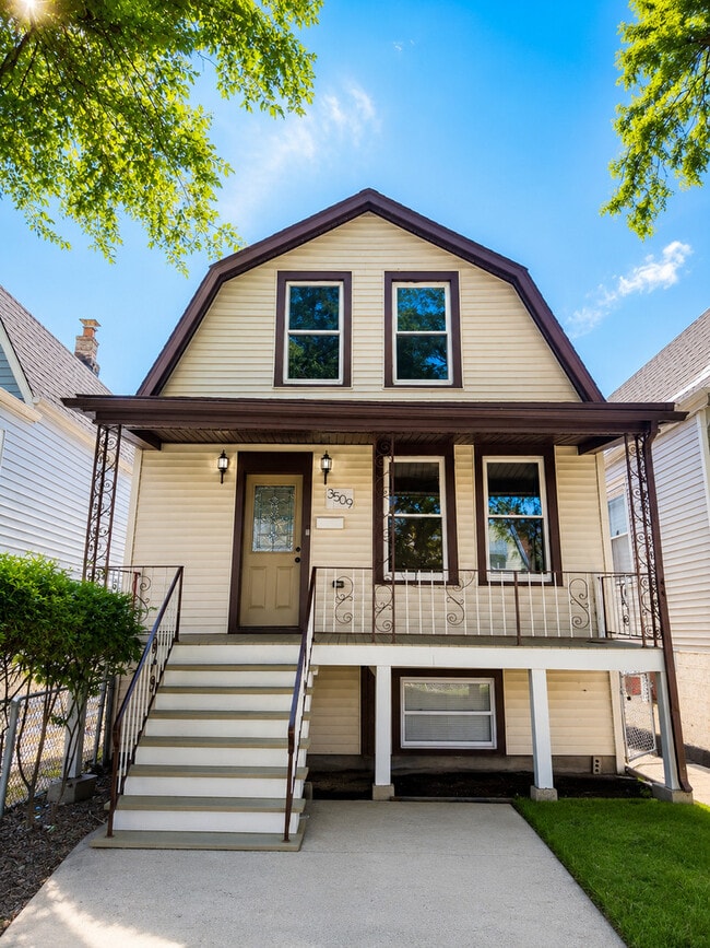Building Photo - 3509 S Mozart St