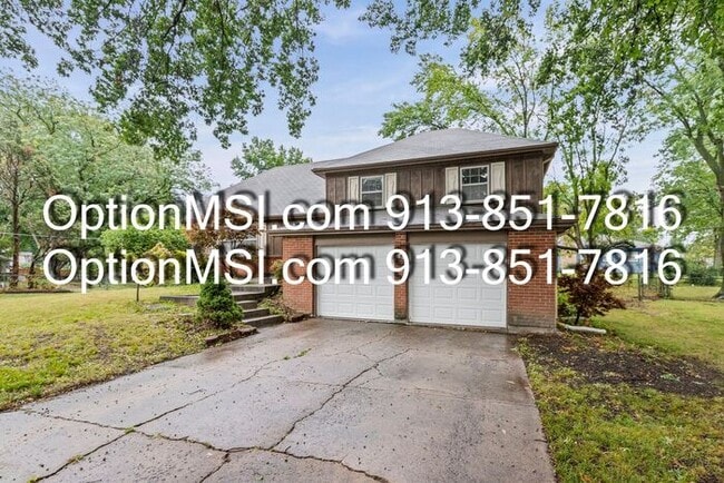Building Photo - Very Spacious! SMSD! Rental