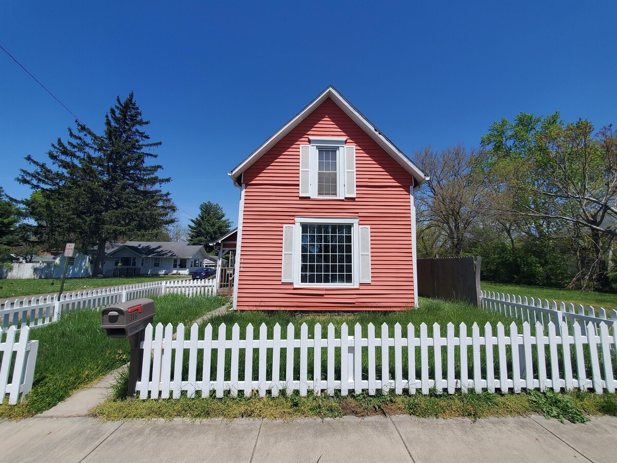 Photo - 316 W 5th St House