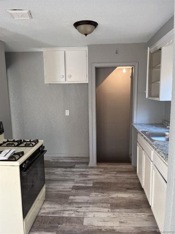 Photo - 19716 Fenmore St