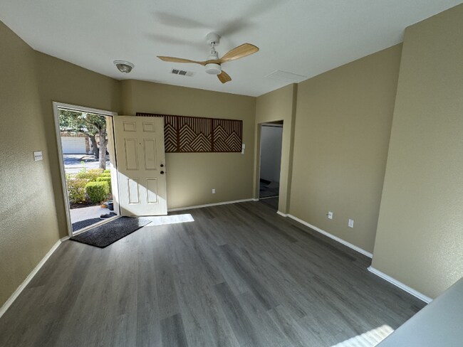 Photo - 14613 Walt Whitman Trail