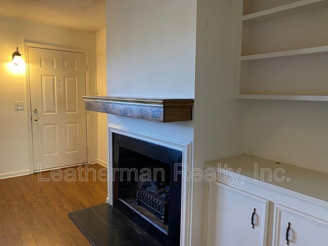 Photo - 738 Coventry Ln