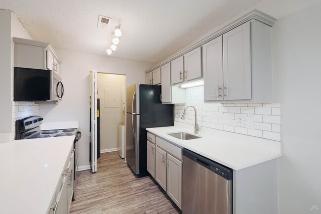 Building Photo - Triangle Park Apartments