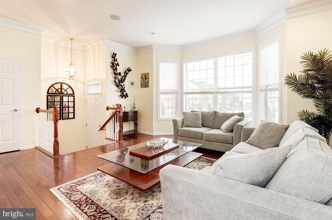 43237 Mitcham Square