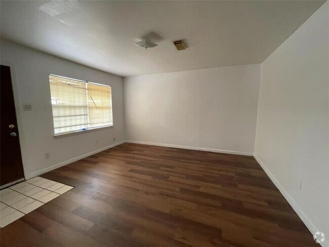 Building Photo - 4823 Shreveport Blvd Unit B Rental