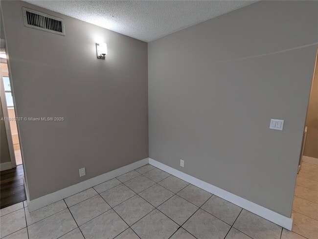Photo - 10224 Twin Lakes Dr