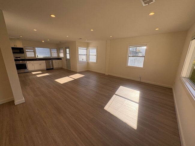 Photo - 1451-1451-1451-1452 Hornblend St Unit 1451