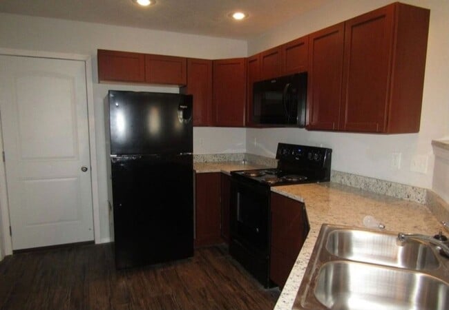 Building Photo - Duplex in Ozark!!