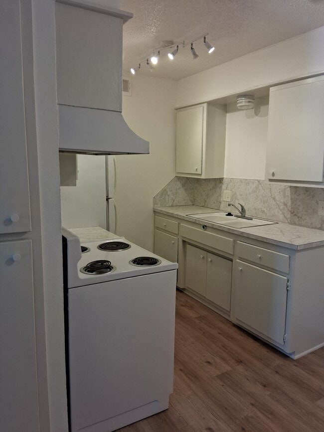 kitchen - 1938 N 9th Ave Unit C7 - 850 sq. ft.