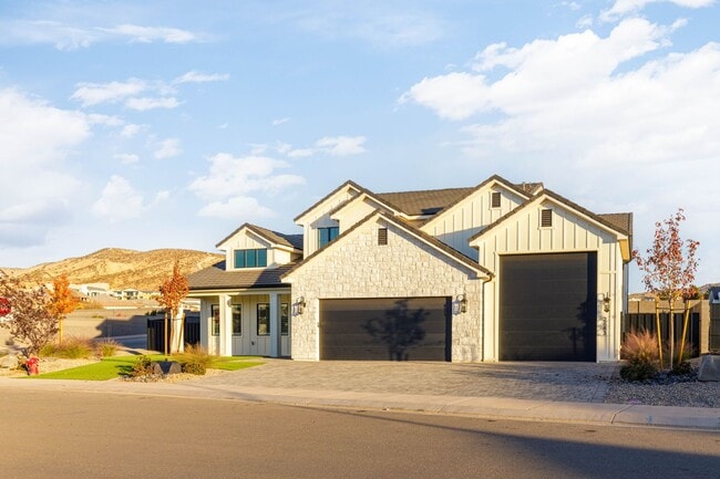 Photo - 6 bedroom with RV Garage and Hot Tub