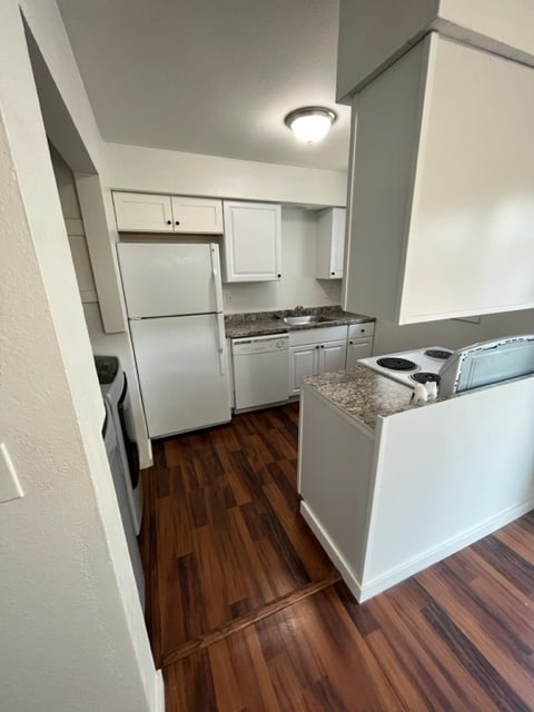 Building Photo - 2305 E Hartson Ave Unit 2305 Rental