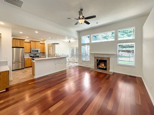 Photo - 650 E Whitney Ct