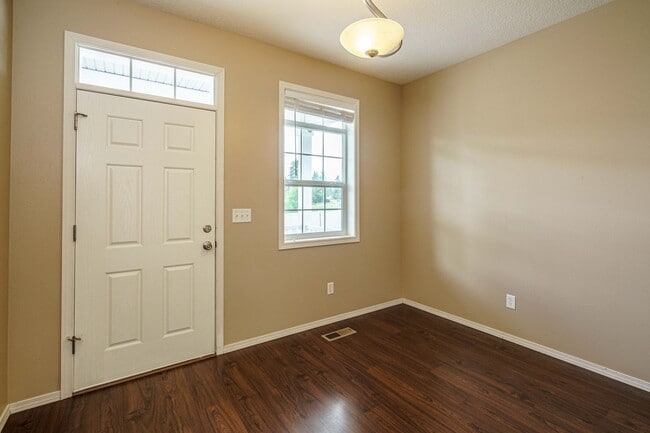 Photo - 4 Bedroom 2.5 Bath with fenced backyard wi...
