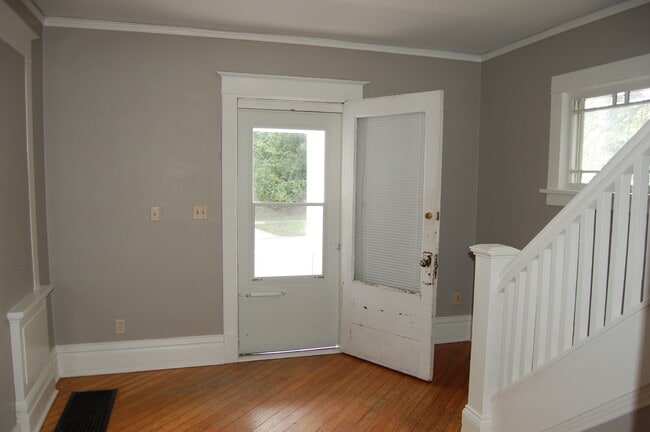 Photo - 909 N Governor St