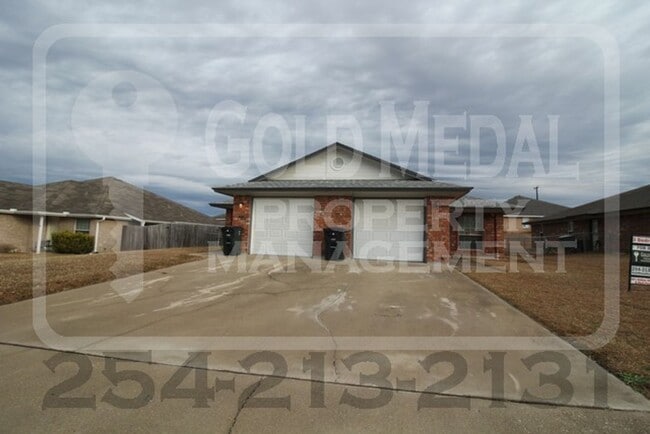 Building Photo - 2703 Lucille Dr Unit A