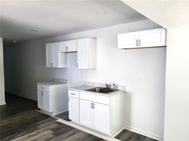 Photo - 1154 Windsor St SW