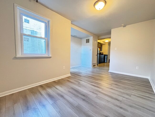 Photo - 894 N 42nd St