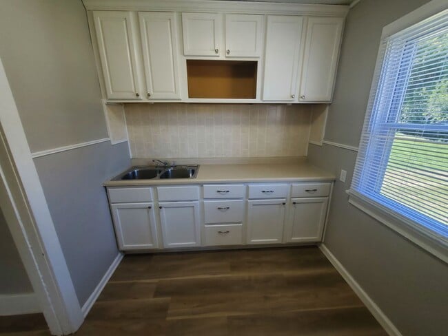 Photo - 2 Bedroom Home with Detached Garage!