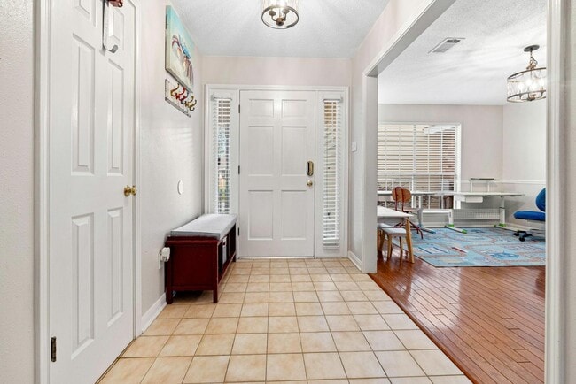 Photo - 115 Aberdeen Dr