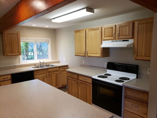 Building Photo - 526 N.11th Ave Unit B