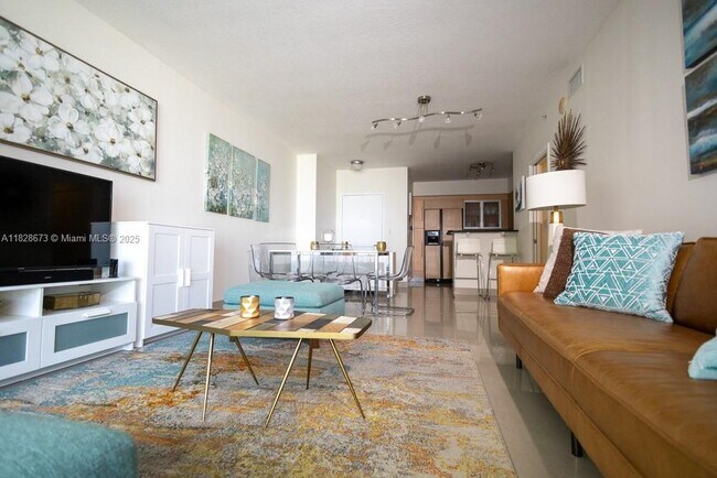 Photo - 335 S Biscayne Blvd Unidad 2200 Rental
