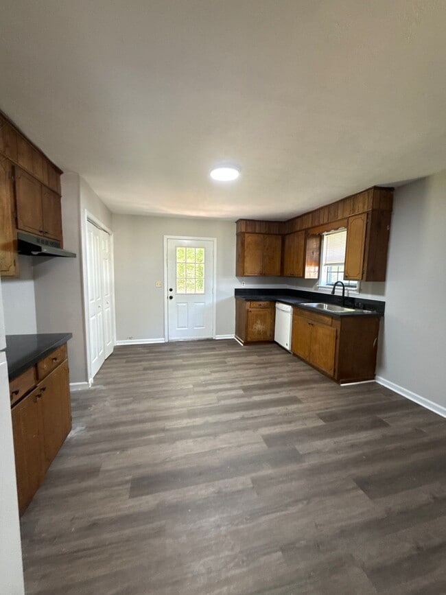 Photo - 319 N Bond Ave