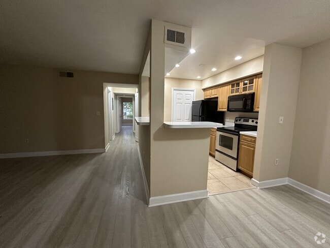 Building Photo - 2465 NW 33rd St Rental