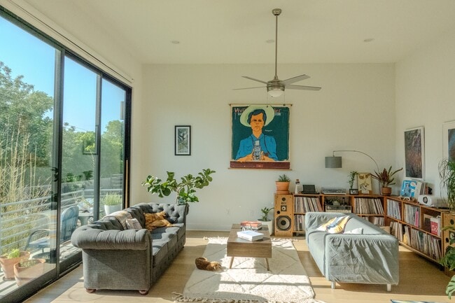 Photo - 5340 Agatha Cir