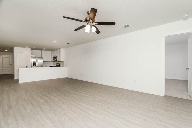 Photo - 3222 Roslyn Grist