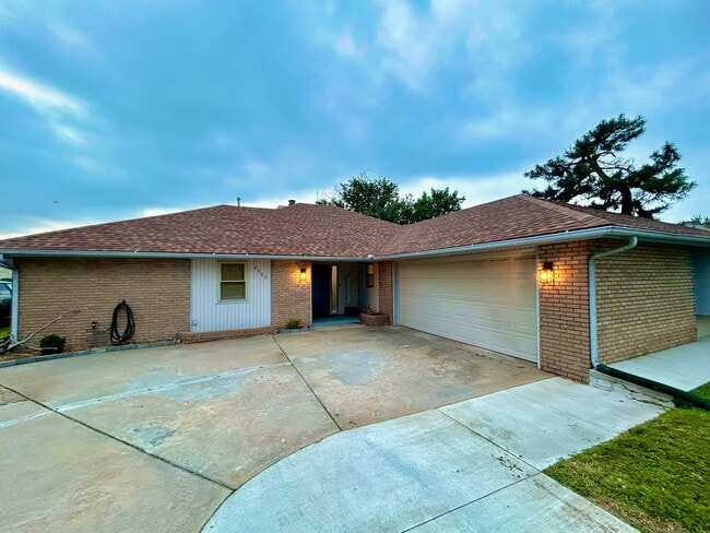 Photo - 2505 Franklin Dr House