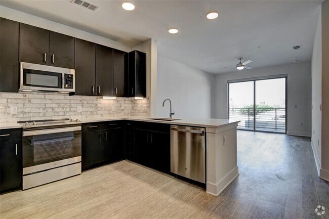 Building Photo - 6400 Washington St Unit 444 Rental