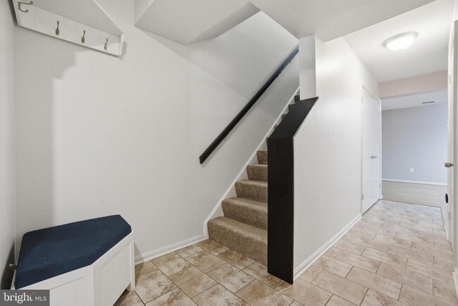 Photo - 10352 College Square