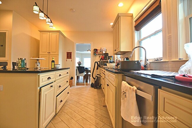 Building Photo - 15 Rogers St Unit 1 Rental