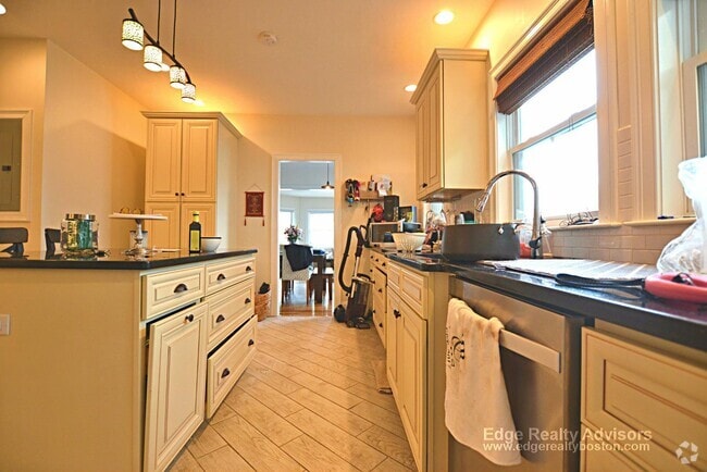 Building Photo - 15 Rogers St Unit 1 Rental