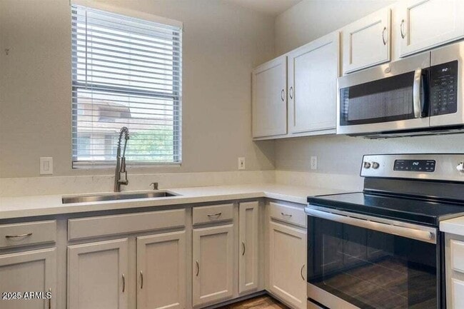 Building Photo - 20100 N 78th Pl Unit 2053 Rental