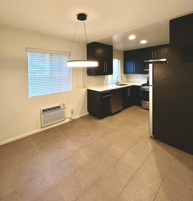 Área de comedor - 177 Douglas St Unidad #1