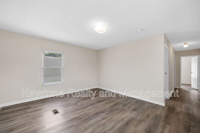 Photo - 812 Monroe Ln