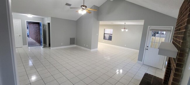 Photo - 16207 Parkway Dr