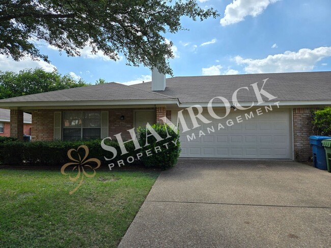 Building Photo - 1024 Parkview Cir
