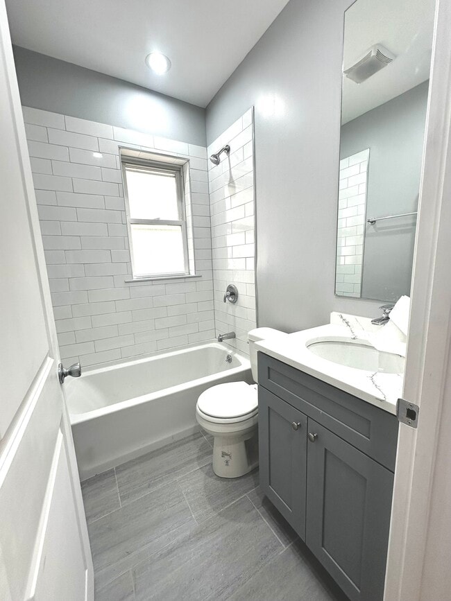 1151 W Lunt - 2 bed