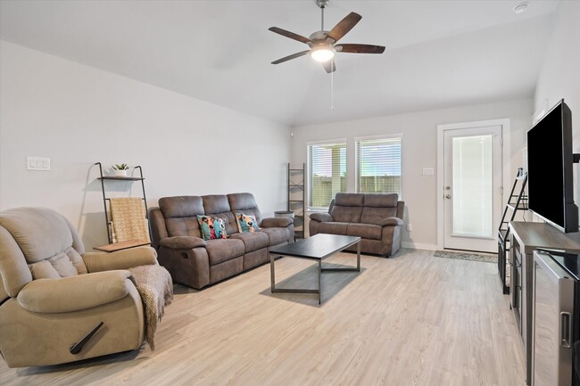 Photo - 2493 Clydesdale Ln