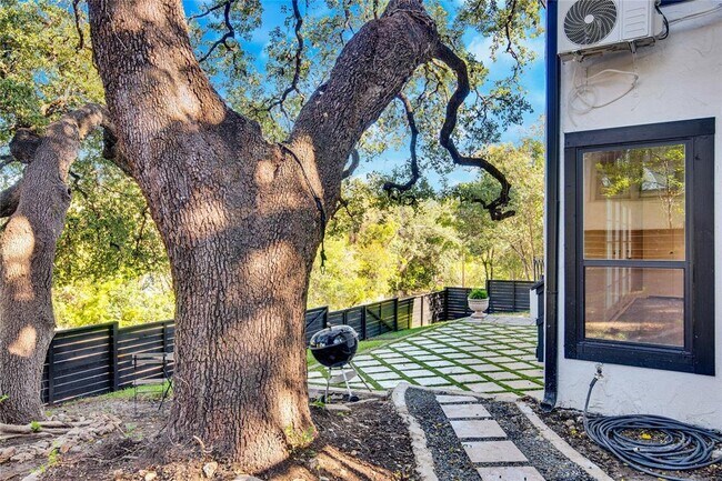 Photo - 1115 Enfield Rd Unit B