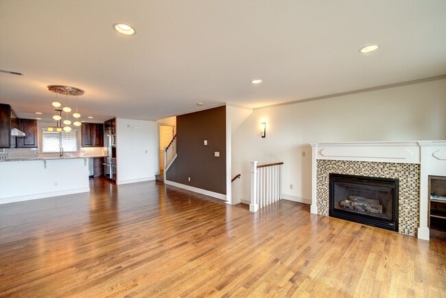 Photo - 2bd/2.25ba Seattle Townhome